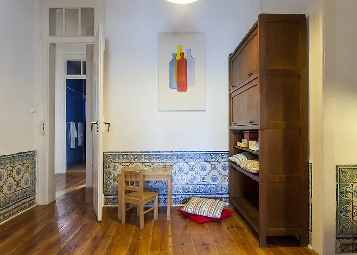 Joivy Classic 3br With Workspace In Chiado, 2mins From Baixa-chiado Subway Апартаменты