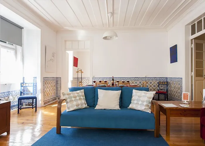 Joivy Classic 3br With Workspace In Chiado, 2mins From Baixa-chiado Subway Апартаменты