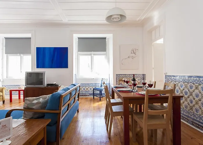 Joivy Classic 3br With Workspace In Chiado, 2mins From Baixa-chiado Subway Апартаменты Лиссабон