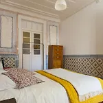 Joivy Classic 3Br Home With Workspace In Chiado, 2Mins From Baixa-Chiado Subway *