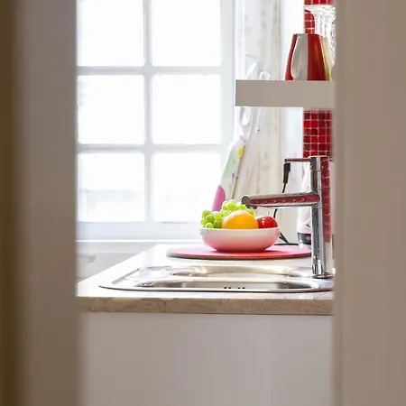 Joivy Classic 3Br Home With Workspace In Chiado, 2Mins From Baixa-Chiado Subway