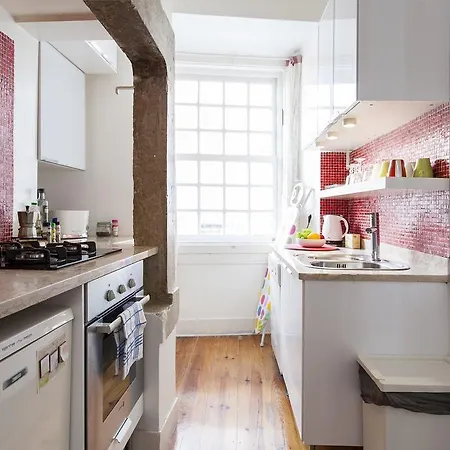 Joivy Classic 3Br Home With Workspace In Chiado, 2Mins From Baixa-Chiado Subway * Lisbon