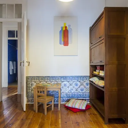 Joivy Classic 3Br Home With Workspace In Chiado, 2Mins From Baixa-Chiado Subway Apartment