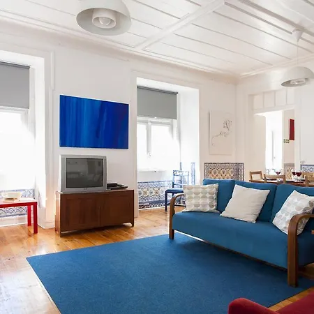 Joivy Classic 3Br Home With Workspace In Chiado, 2Mins From Baixa-Chiado Subway