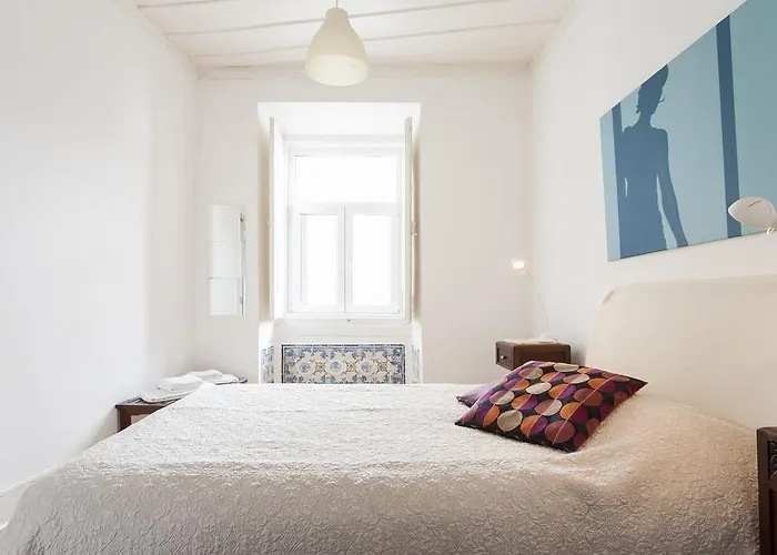 Joivy Classic 3br With Workspace In Chiado, 2mins From Baixa-chiado Subway