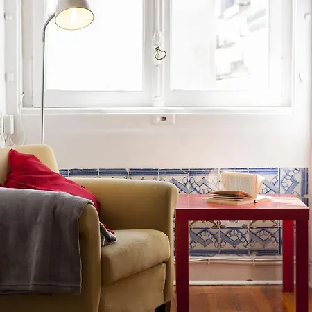 Lägenhet Joivy Classic 3Br Home With Workspace In Chiado, 2Mins From Baixa-Chiado Subway *