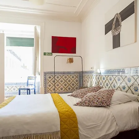Lägenhet Joivy Classic 3Br Home With Workspace In Chiado, 2Mins From Baixa-Chiado Subway *