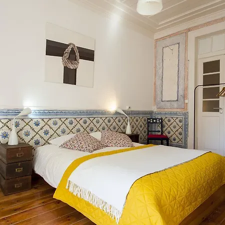 Joivy Classic 3Br Home With Workspace In Chiado, 2Mins From Baixa-Chiado Subway Lägenhet *