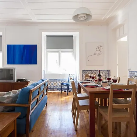 Joivy Classic 3br With Workspace In Chiado, 2mins From Baixa-chiado Subway Apartament Lizbona
